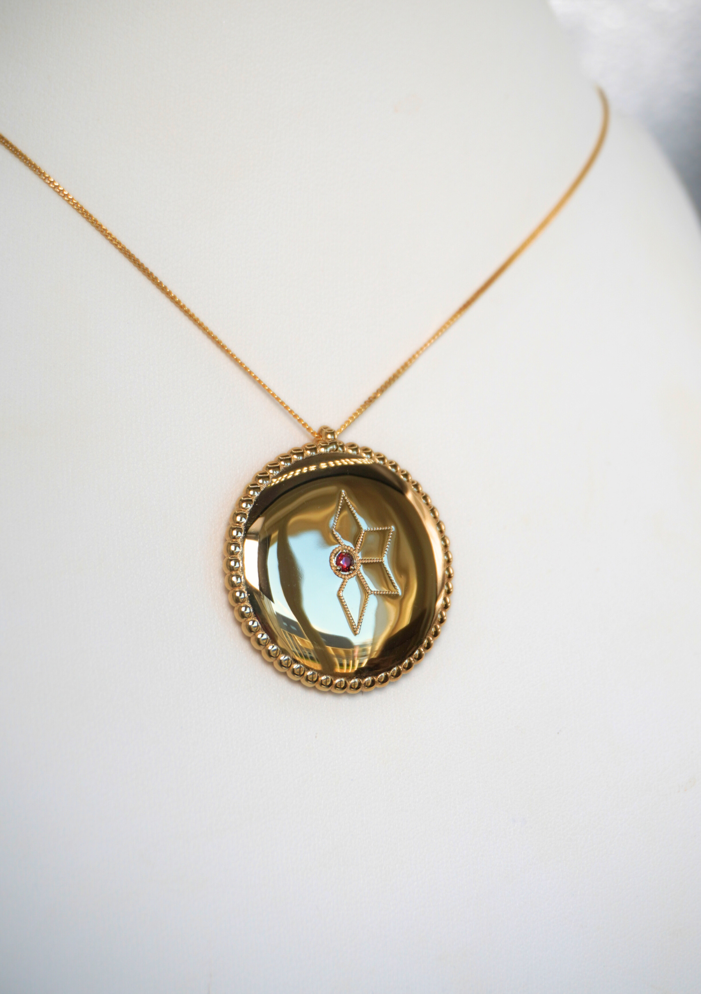 Médaillon Radiant - Edition Grenat