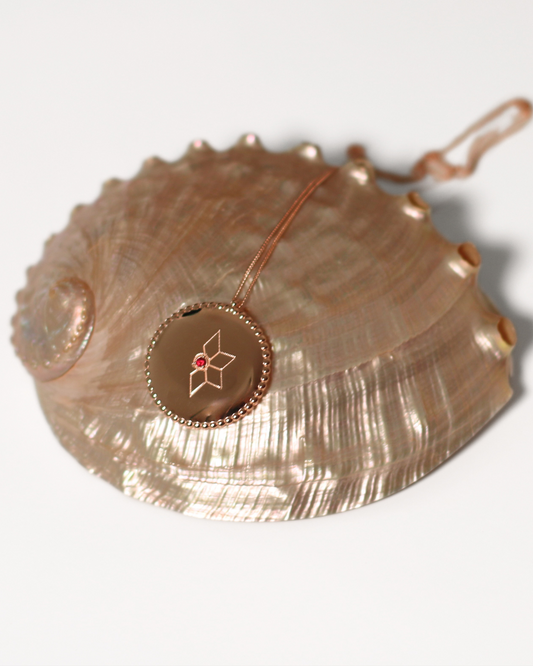 Bijou souvenir connecté vermeil rubis